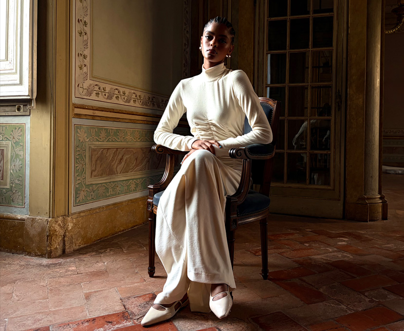 Foto van iemand die is gemaakt in de cameramodus voor weinig licht