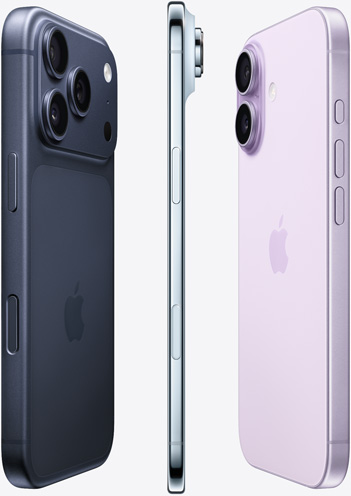 Yelpaze şeklinde yerleştirilmiş Abis renk iPhone 17 Pro’nun kamera kısmı, Gök Mavisi renk iPhone Air’in yandan görünümü ve Lavanta renk iPhone 17’nin arkadan görünümü.